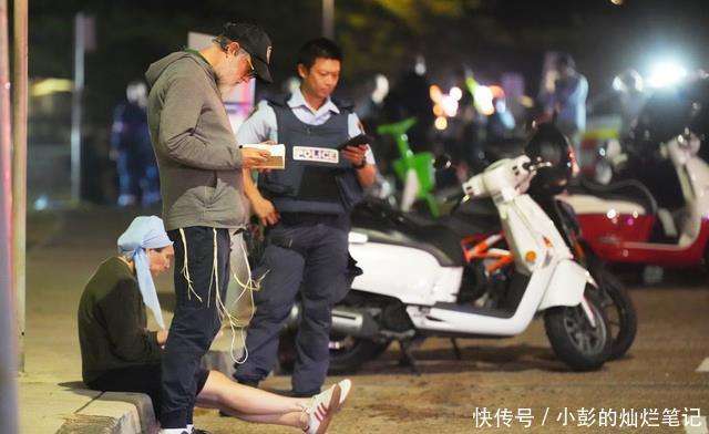 开云在线赛事平台-千钧一发：击剑选手艰难夺胜